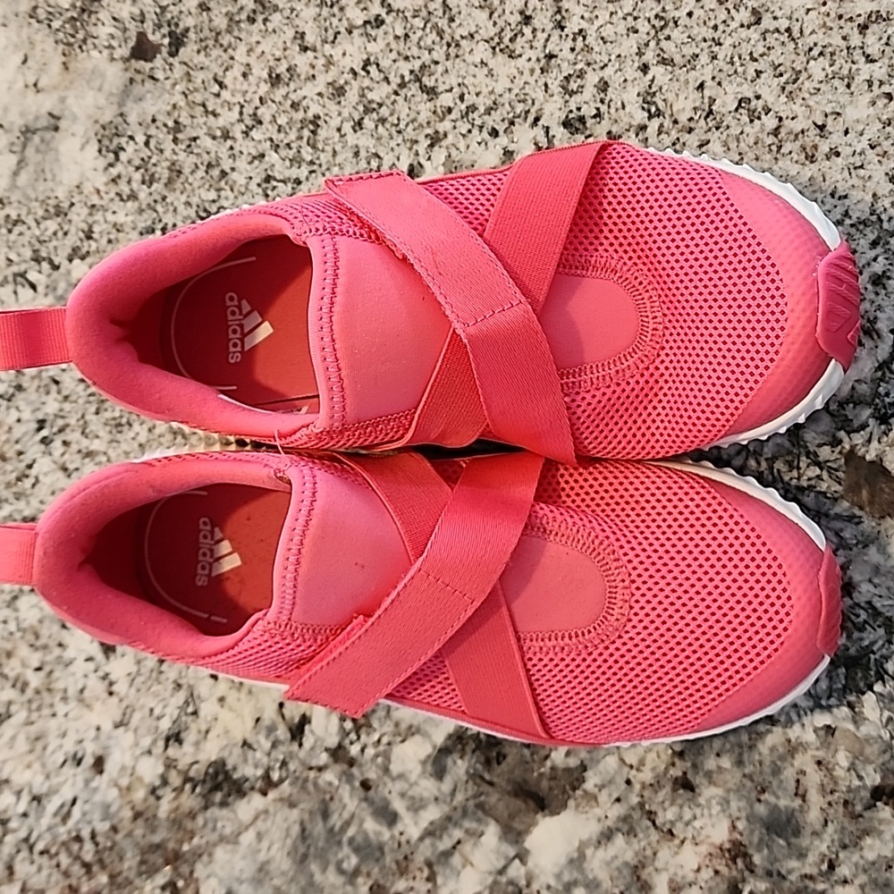 NEW Adidas running shoe Youth size 3